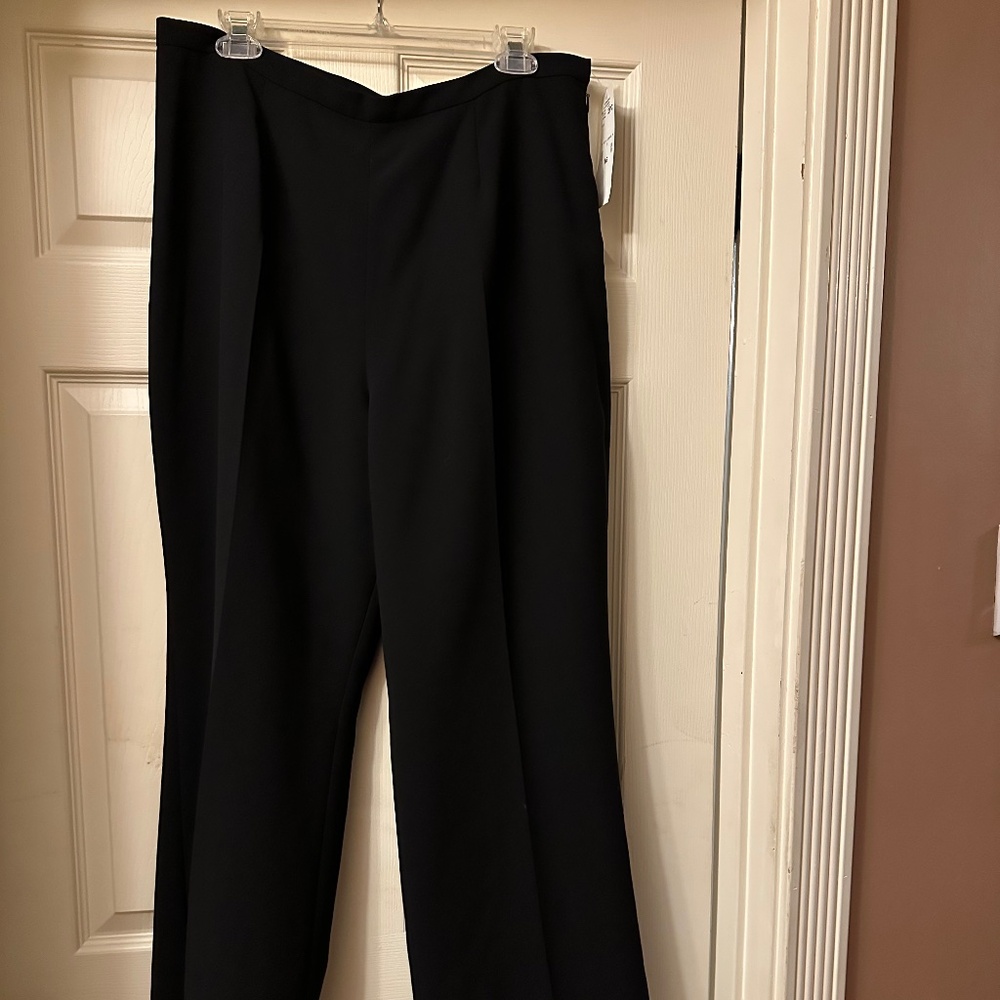Le Suit || Size 16 || Career or Dress Black Straight Leg Pants || NWT